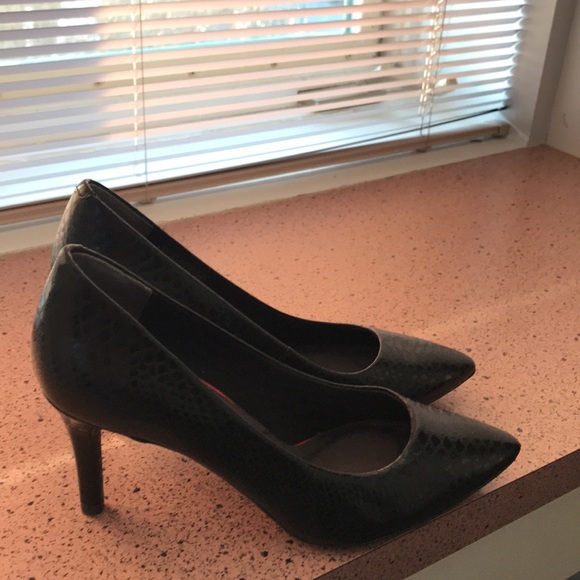 Heels - Picture 2 of 3